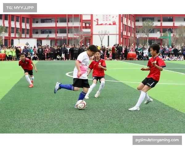 推动校园足球赛事与公益资源融合，扩大乡村参赛机会